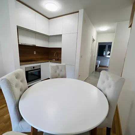 Maja Lux * באניה לוקה